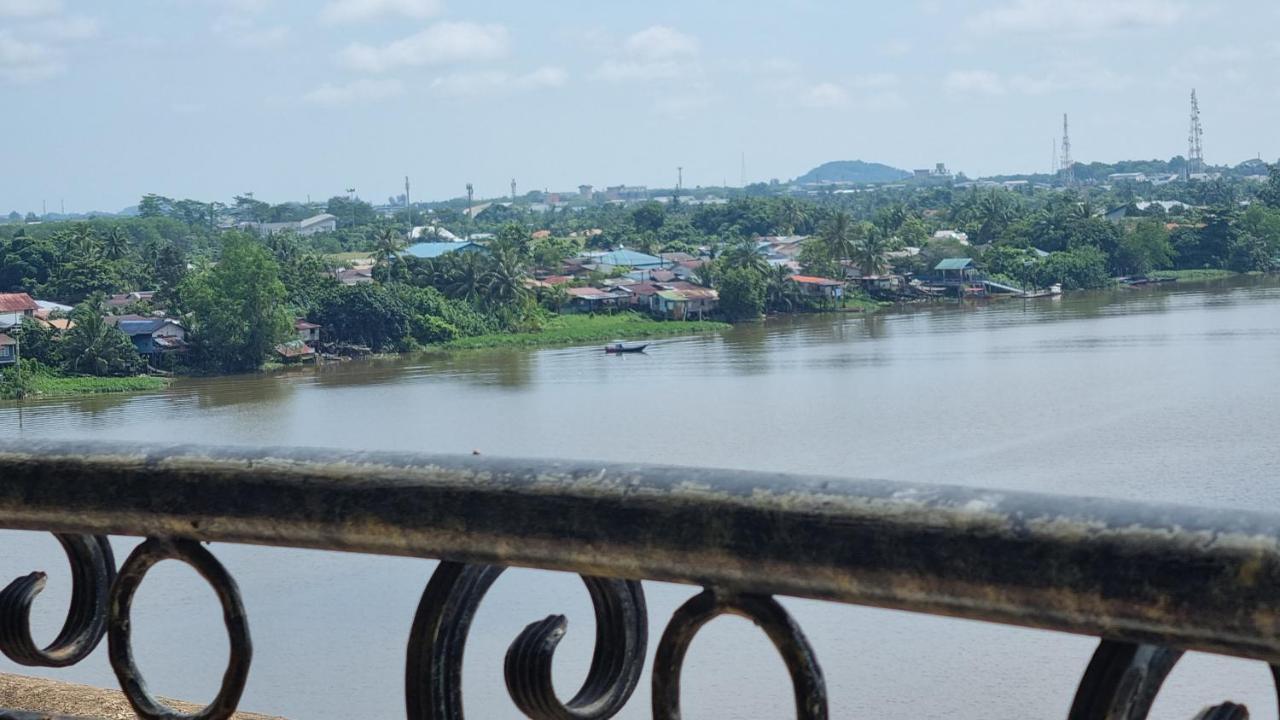 Kenyalang Emerald Riverine Resort Homestay クチン エクステリア 写真