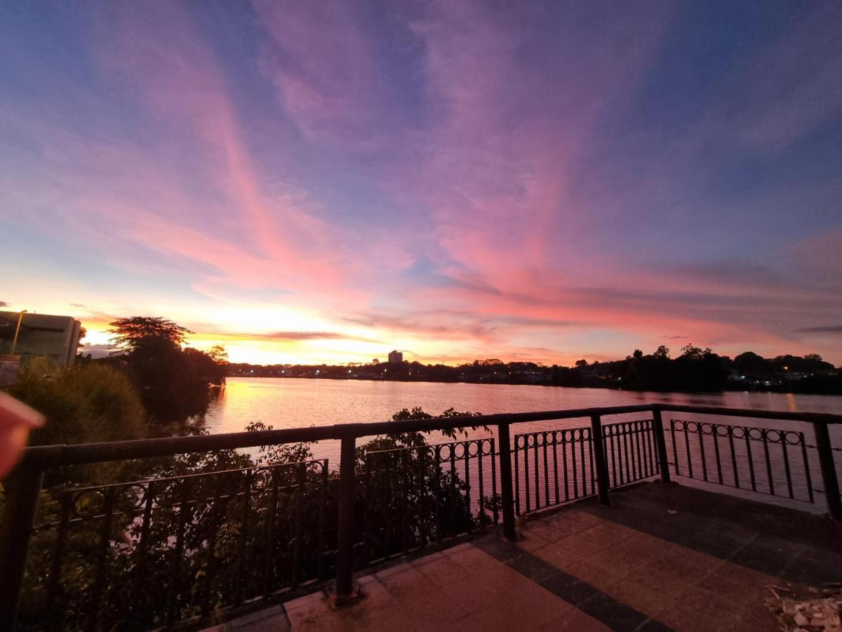 Kenyalang Emerald Riverine Resort Homestay クチン エクステリア 写真